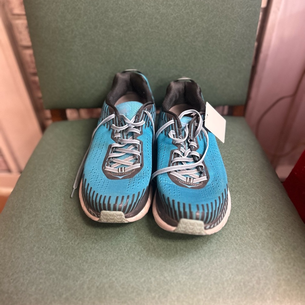 🛍️ HOKA men 11 teal/black tennis shoes